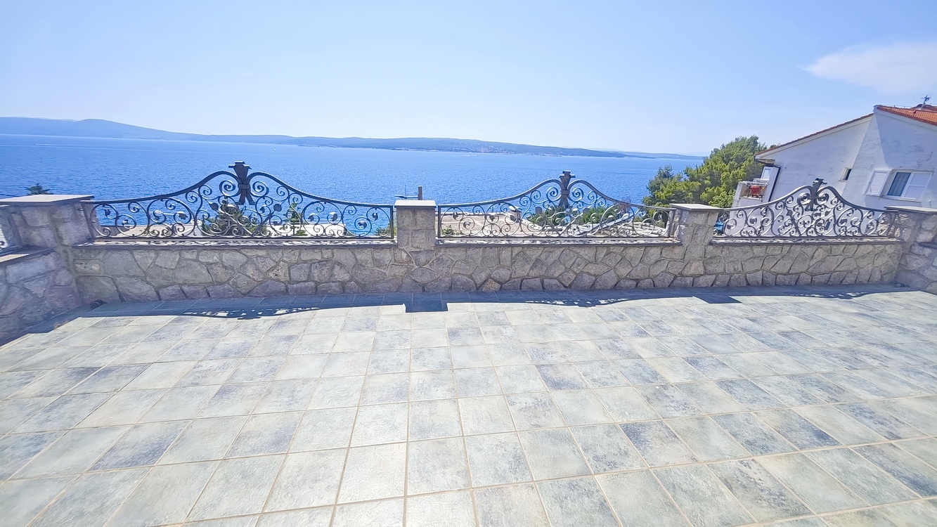 Crikvenica, 4 lakóegységgel rendelkező különálló villa, a tenger közelében!