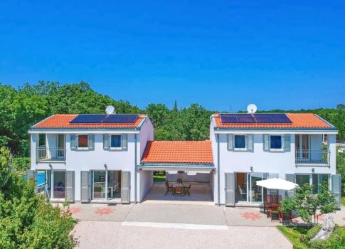 Krk környékén, családi ház medencével, csendes helyen!