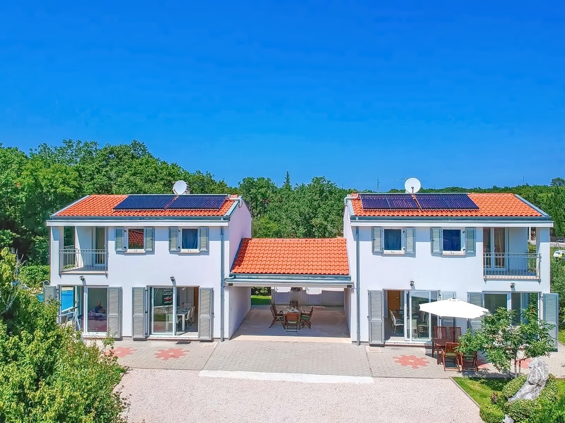 Krk környékén, családi ház medencével, csendes helyen!