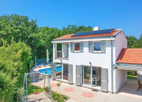 Krk környékén, családi ház medencével, csendes helyen!