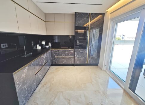 Malinska, földszinti lakás egy új épületben kerttel és medencével!