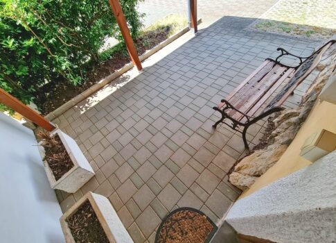 Omišalj, kőház kerttel a központ és a tenger közelében!