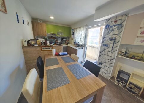 Punat, két különálló apartmannal rendelkező ikerház jó helyen!