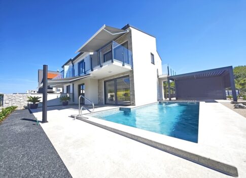 Malinska, ikerház medencével és tengerre néző kilátással!