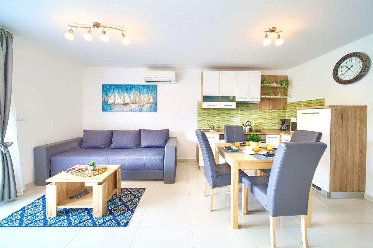 Malinska, két lakóegység kerttel!