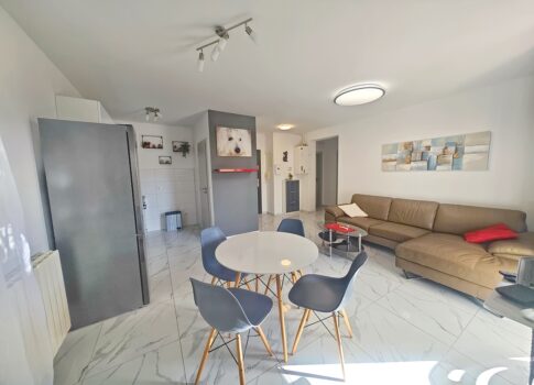 Krk, kétszobás apartman az első emeleten, nagyszerű helyen!