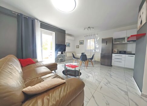 Krk, kétszobás apartman az első emeleten, nagyszerű helyen!