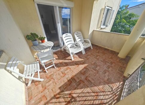 Krk, kétszobás apartman az első emeleten, nagyszerű helyen!