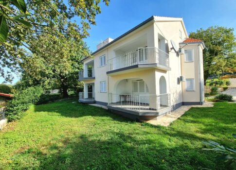 Malinska, kertes családi ház csendes helyen, kilátással!