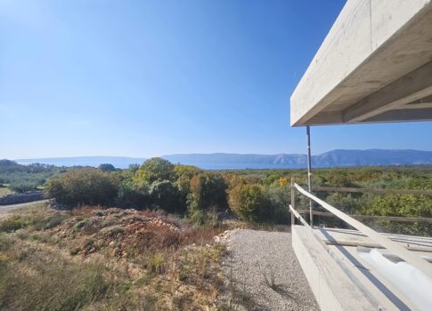 Krk környéke, modern ház nyílt tengerre néző kilátással!