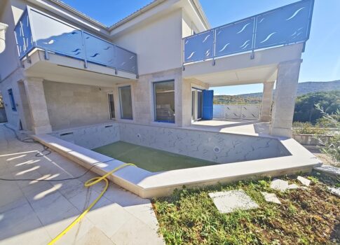 Vrbnik, modern ház kilátással, csendes helyen!