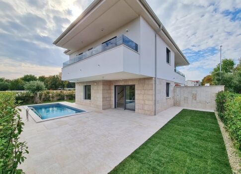 Malinska környéken, új építésű, ikerház medencével és kerttel!