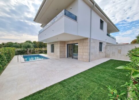 Malinska környéken, új építésű, ikerház medencével és kerttel!