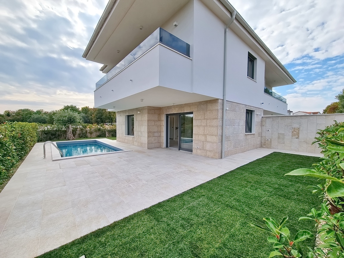 Malinska környéken, új építésű, ikerház medencével és kerttel!