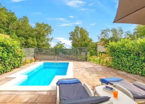 Uvala Soline, ikerház medencével és kerttel, csendes helyen!