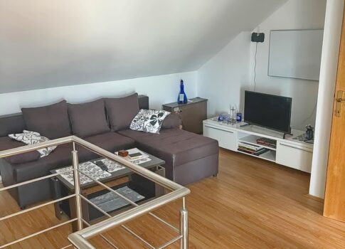 Krk, kétszintes apartman a tenger közelében!