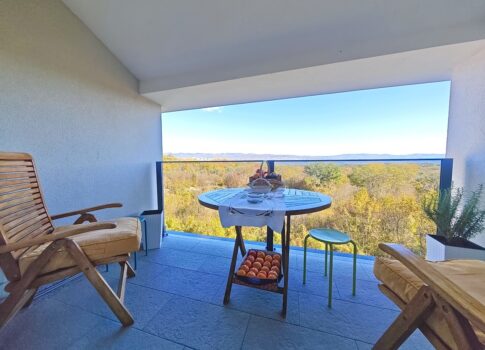 Soline Bay, bútorozott lakás a 2. emeleten, csendes helyen!