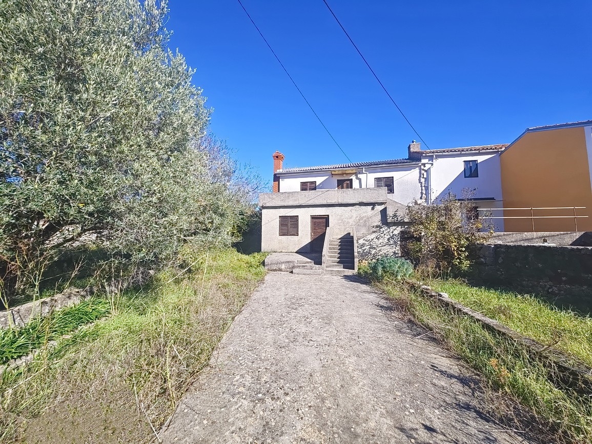 Šilo, felújítandó ház csendes helyen!