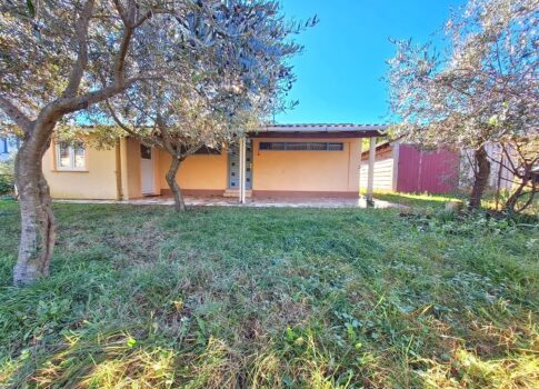 Malinska környékén, felújítandó, egyszintes ház tágas kerttel!