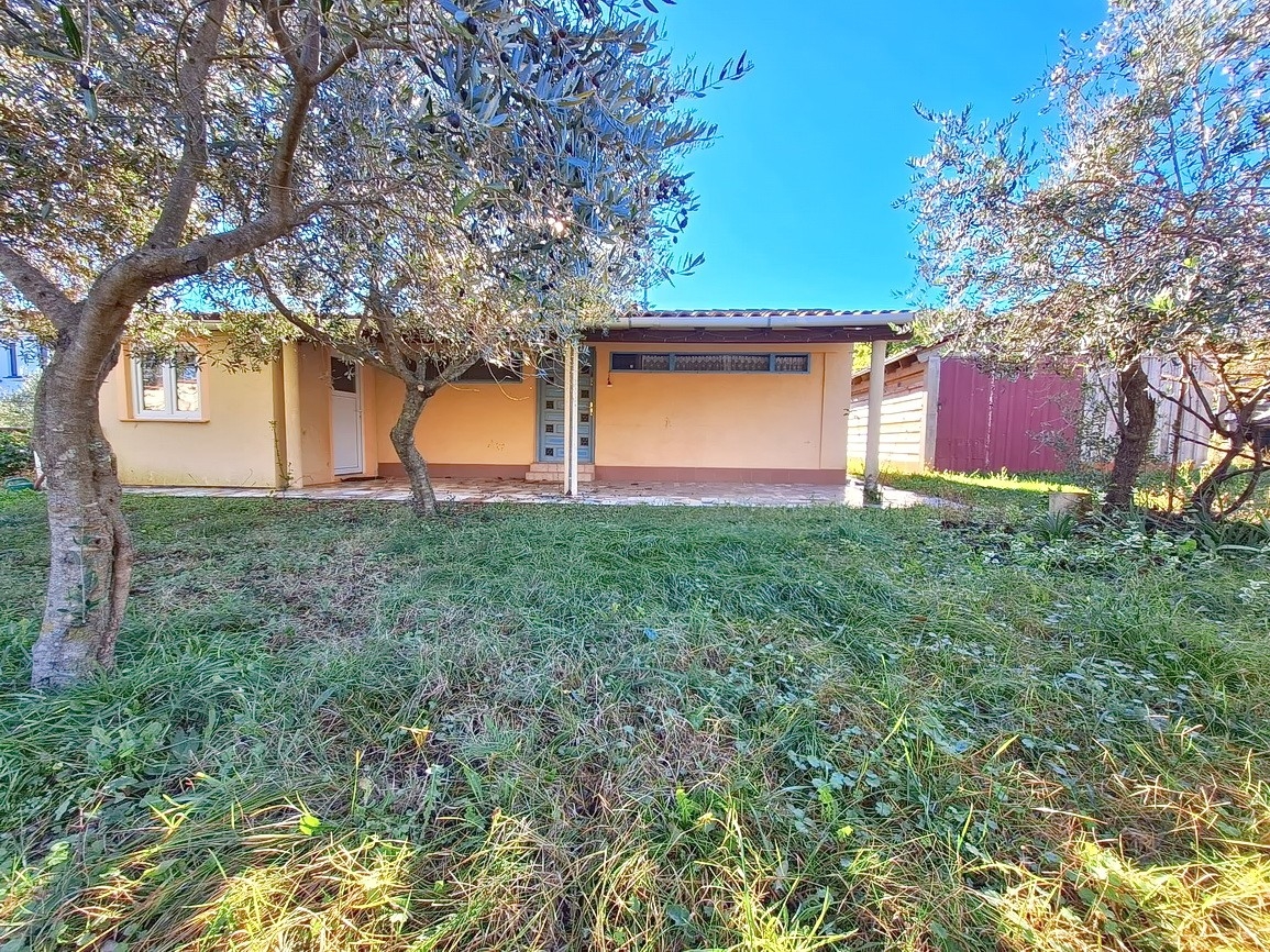 Malinska környékén, felújítandó, egyszintes ház tágas kerttel!