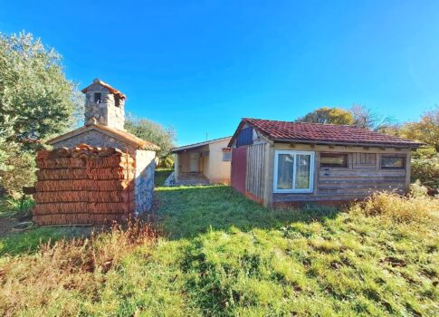 Malinska környékén, felújítandó, egyszintes ház tágas kerttel!