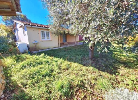 Malinska környékén, felújítandó, egyszintes ház tágas kerttel!