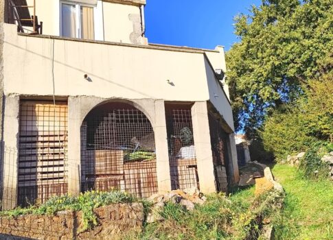 Vrbnik környékén, kőház tengerre néző kilátással és kerttel!