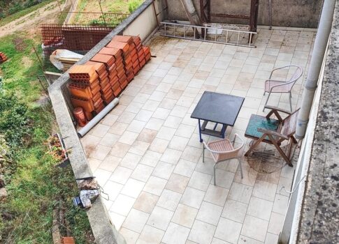 Vrbnik környékén, kőház tengerre néző kilátással és kerttel!