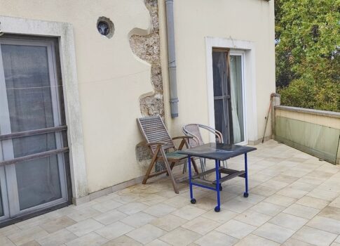 Vrbnik környékén, kőház tengerre néző kilátással és kerttel!